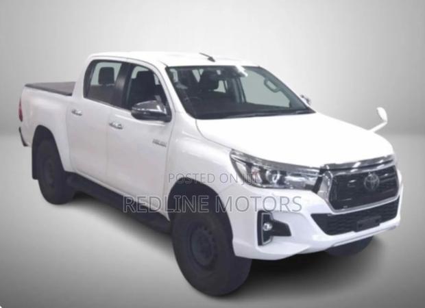Toyota Hilux Revo Double Cab Deisel 2.4 RWD 2018 Off white