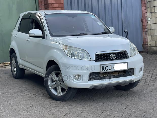 Toyota Rush 2010 White