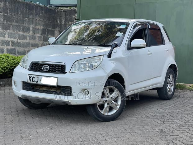 Toyota Rush 2010 White