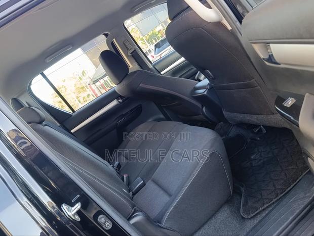 Toyota Hilux 2019 Black