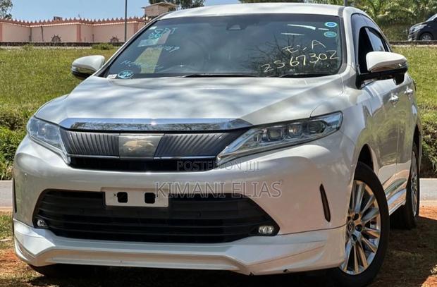 Toyota Harrier 2.0 2019 White