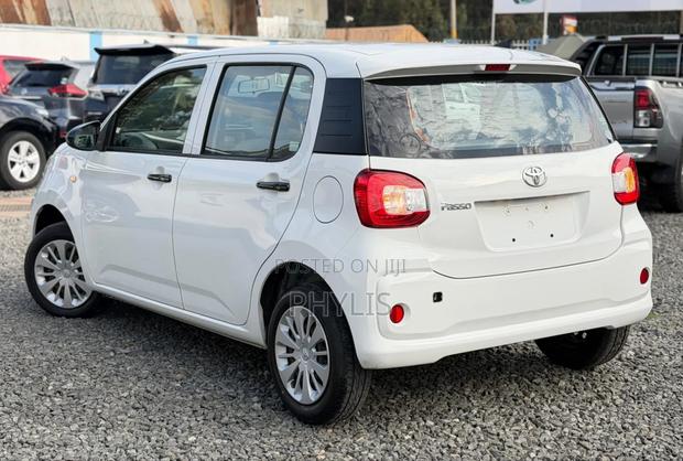 Toyota Passo 1.0 FWD 2018 White