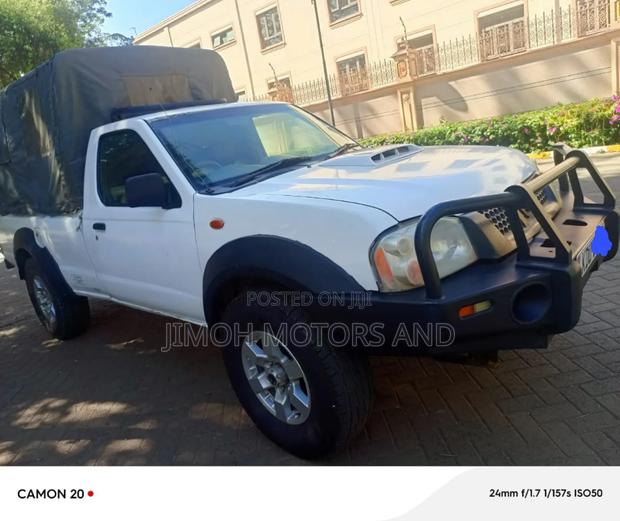 Nissan Hardbody 2009 White
