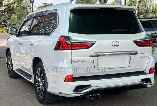 Lexus LX 570 AWD 2019 White