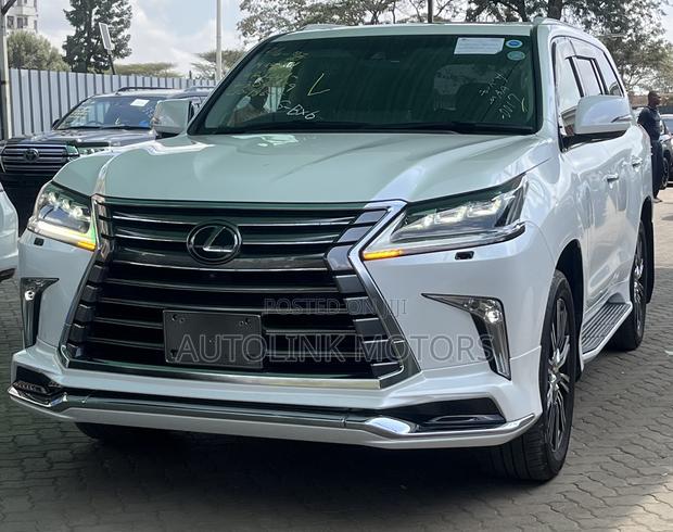 Lexus LX 570 AWD 2019 White
