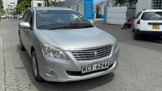 Toyota Premio 2013 Silver