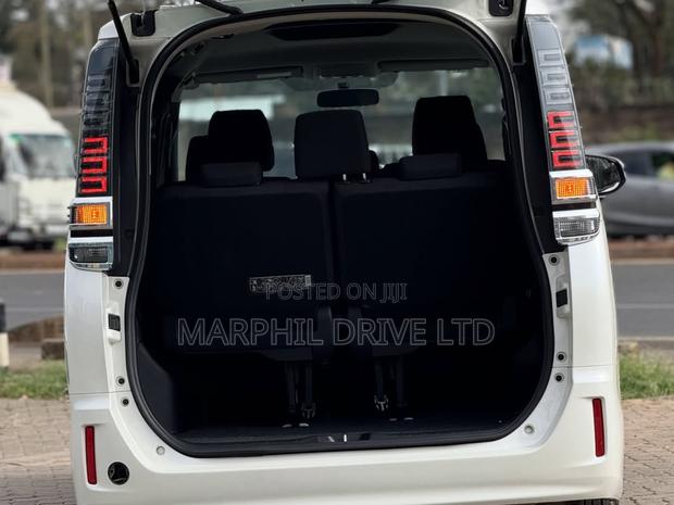 Toyota Voxy 2018 White