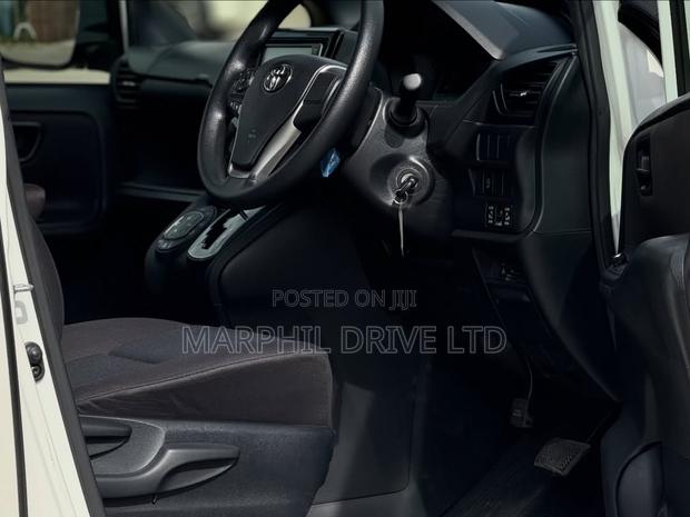 Toyota Voxy 2018 White