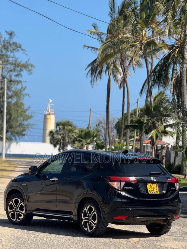 Honda Vezel 1.5 Hybrid 2WD 2018 Black