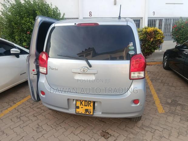 Toyota Porte 2016 Blue