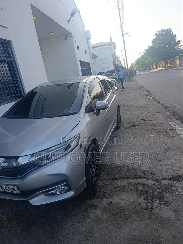 Honda Fit Shuttle 1.5 G 2WD 2017 Silver