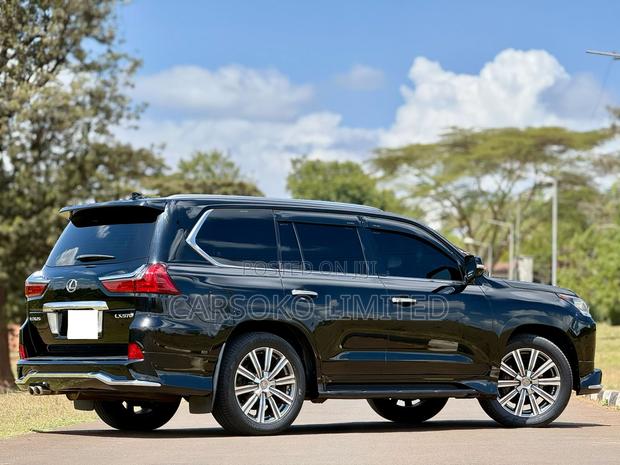 Lexus LX 570 AWD 2016