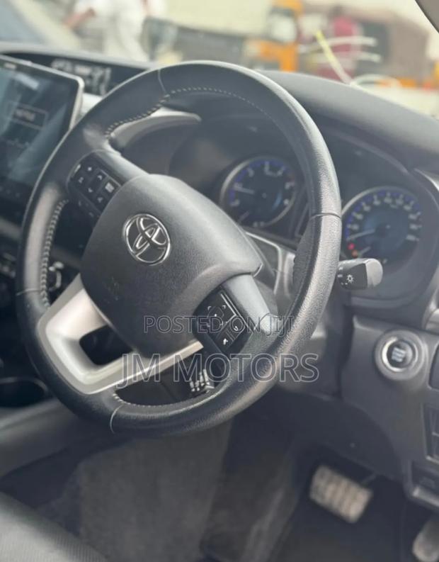Toyota Hilux 2018 Black