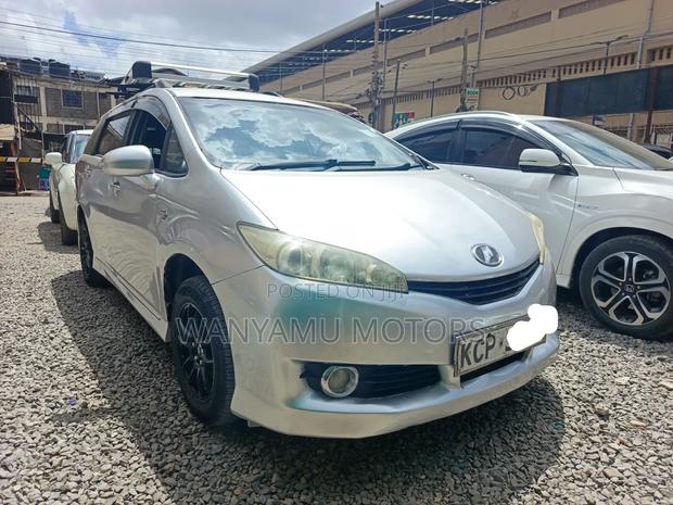 Toyota Wish 2010 Silver