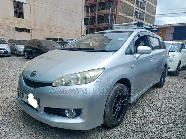 Toyota Wish 2010 Silver