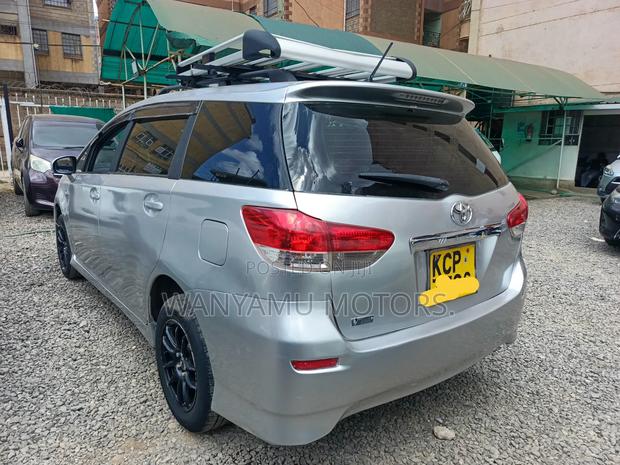Toyota Wish 2010 Silver