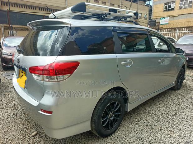 Toyota Wish 2010 Silver