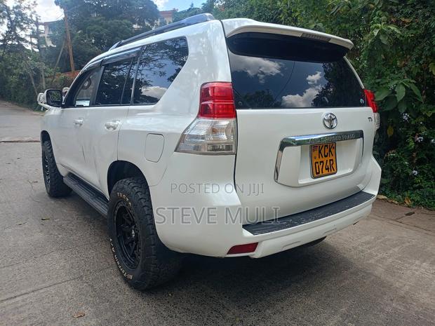 Toyota Land Cruiser Prado 2011 White