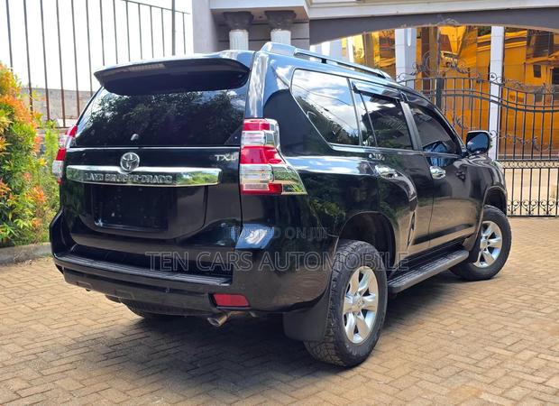 Toyota Land Cruiser 2016 Black