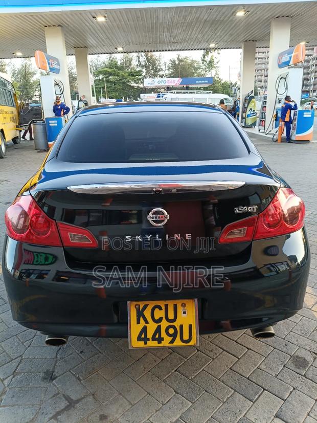 Nissan Skyline 2012 Black