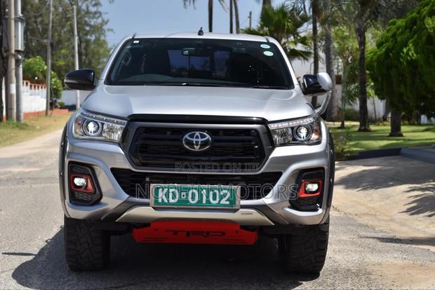 Toyota Hilux 2020 Silver