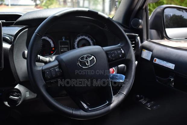 Toyota Hilux 2020 Silver