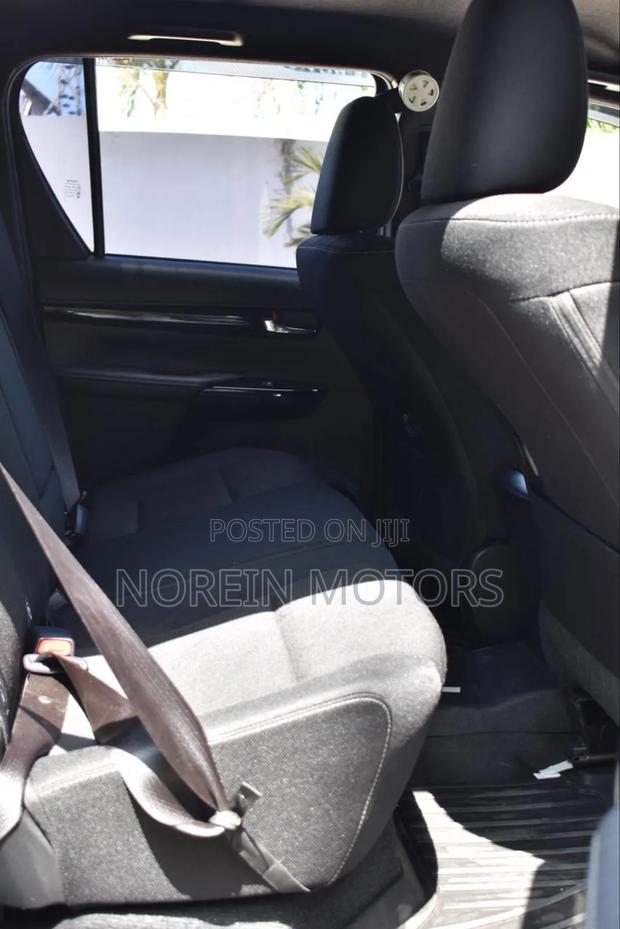 Toyota Hilux 2020 Silver