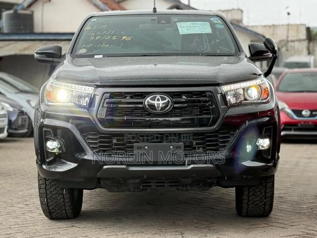Toyota Hilux 2020 Matt Black