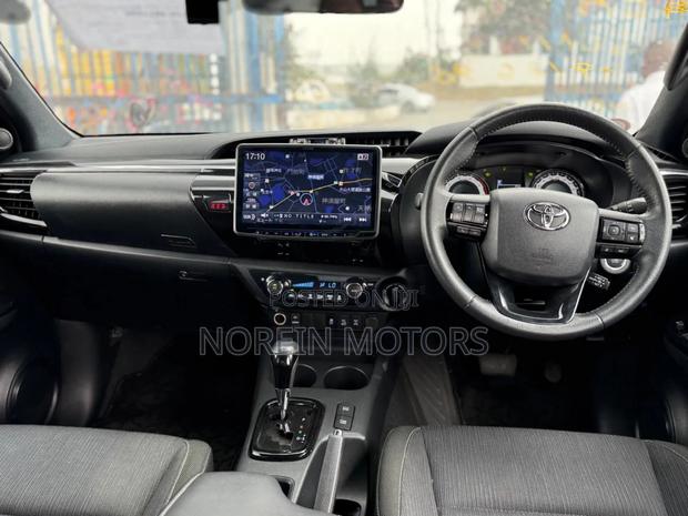 Toyota Hilux 2020 Matt Black