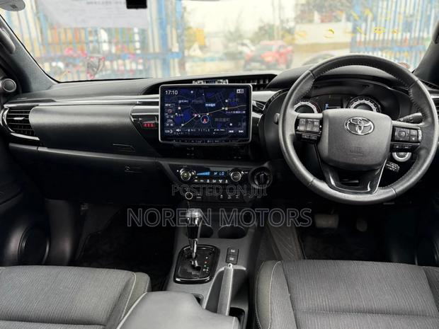 Toyota Hilux 2020 Matt Black