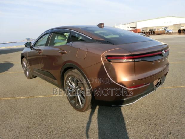 Toyota Crown 2022 Brown