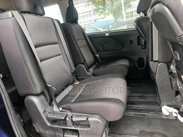 Nissan Serena 2018 Blue
