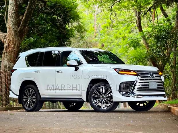 Lexus LX LX 600 2023 White