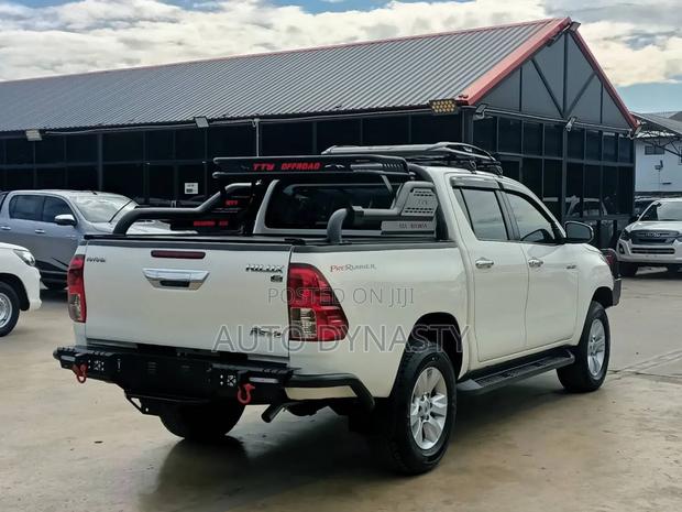 Toyota Hilux 2019 White