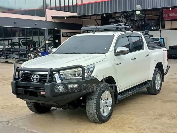 Toyota Hilux 2019 White
