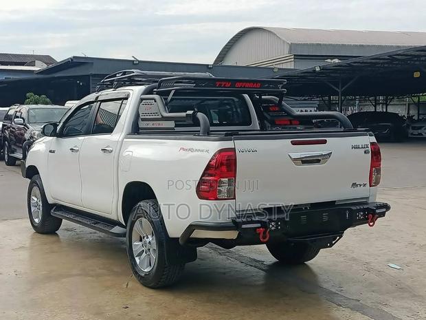 Toyota Hilux 2019 White