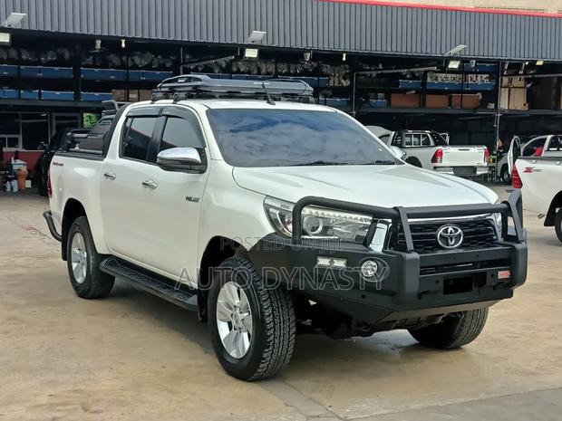Toyota Hilux 2019 White