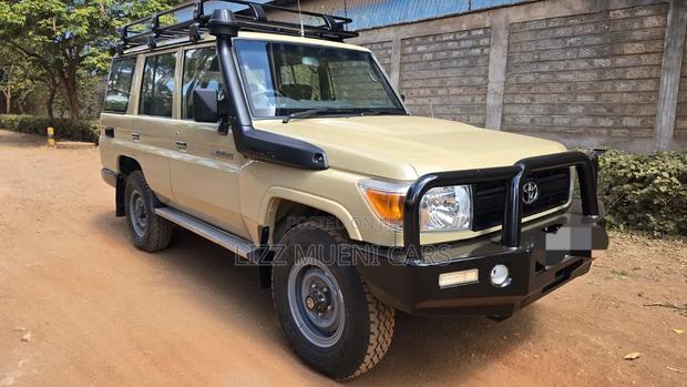 Toyota Land Cruiser 2016 Beige