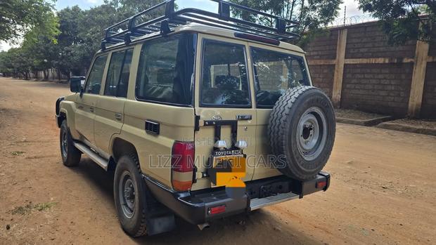 Toyota Land Cruiser 2016 Beige