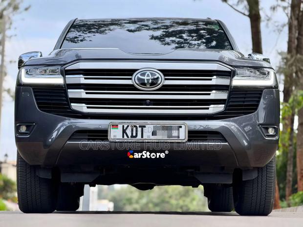 Toyota Land Cruiser LC300 2024 Gray