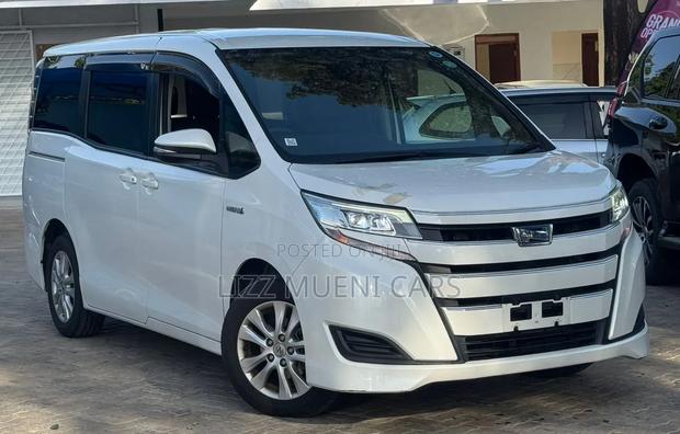 Toyota Noah 1.8 FWD Hybrid (7 seater) 2018 White
