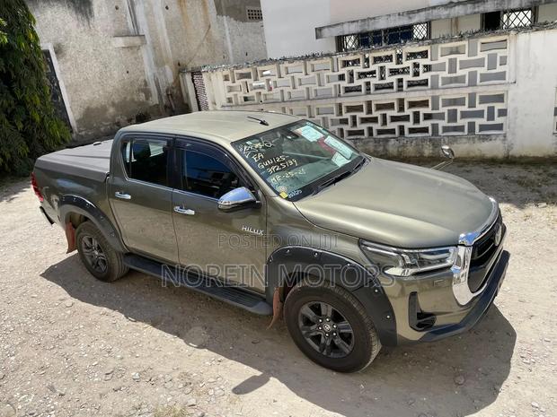 Toyota Hilux 2020 Gray