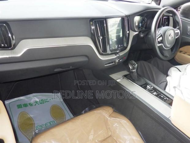 Volvo XC60 T5 Momentum AWD 2018 Gray