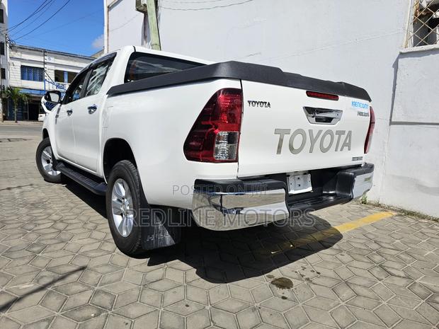 Toyota Hilux Revo Double Cab Deisel 2.4 AWD 2018 Off white
