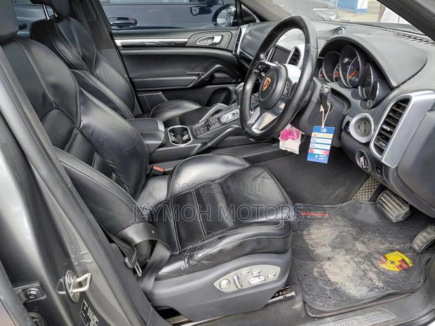 Porsche Cayenne 2016 Gray