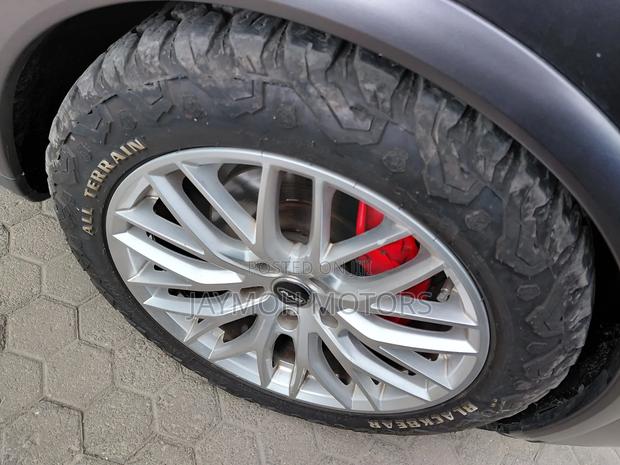 Porsche Cayenne 2016 Gray