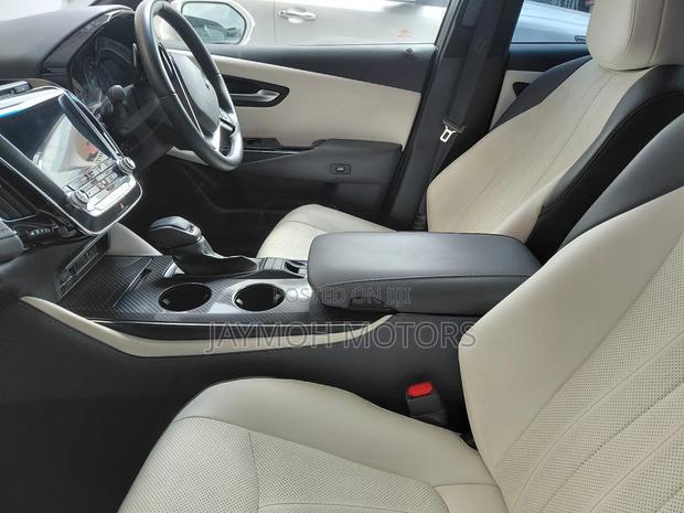 Toyota Crown 2019 Pearl