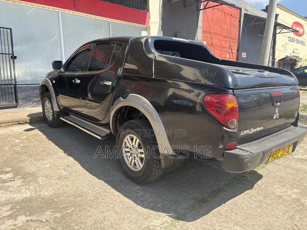 Mitsubishi L200 2013 Black