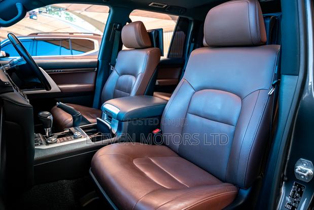 Toyota Land Cruiser 4.6 V8 ZX 2020 Gray