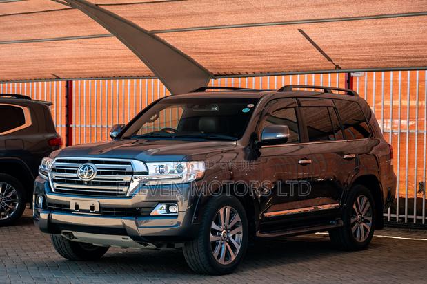 Toyota Land Cruiser 4.6 V8 ZX 2020 Gray